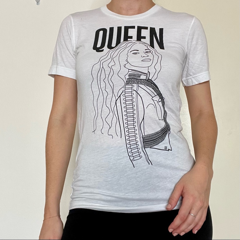 Beyoncé “QUEEN” white t shirt size xs